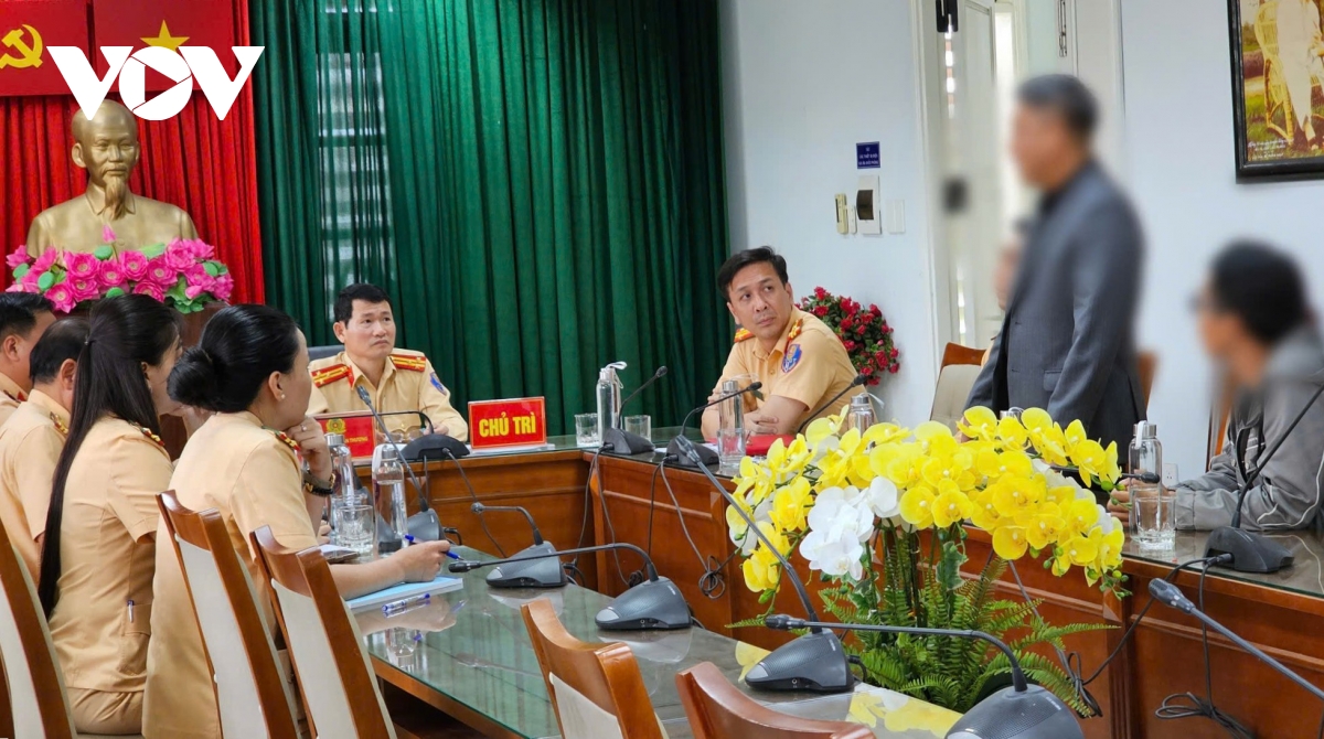 Dàn siêu xe vượt đèn đỏ vừa bị xử phạt 167 triệu đồng thuộc sở hữu của ai? - Ảnh 1