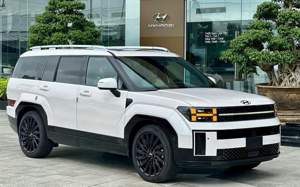 Hyundai Santa Fe 'xả kho' giảm kỷ lục 115 triệu tại đại lý: Bản tiêu chuẩn còn 970 triệu, rẻ hơn cả Everest, Kodiaq đời cũ - Ảnh 3