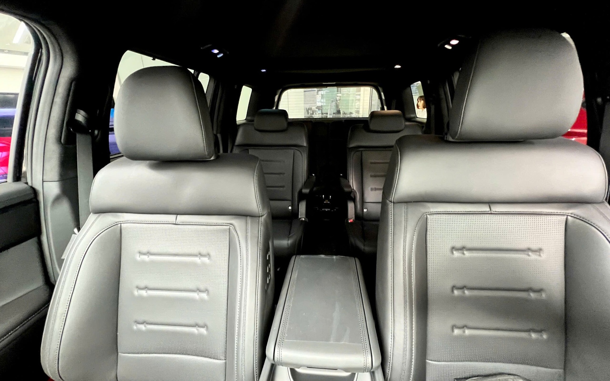 Hyundai Santa Fe 'xả kho' giảm kỷ lục 115 triệu tại đại lý: Bản tiêu chuẩn còn 970 triệu, rẻ hơn cả Everest, Kodiaq đời cũ - Ảnh 7