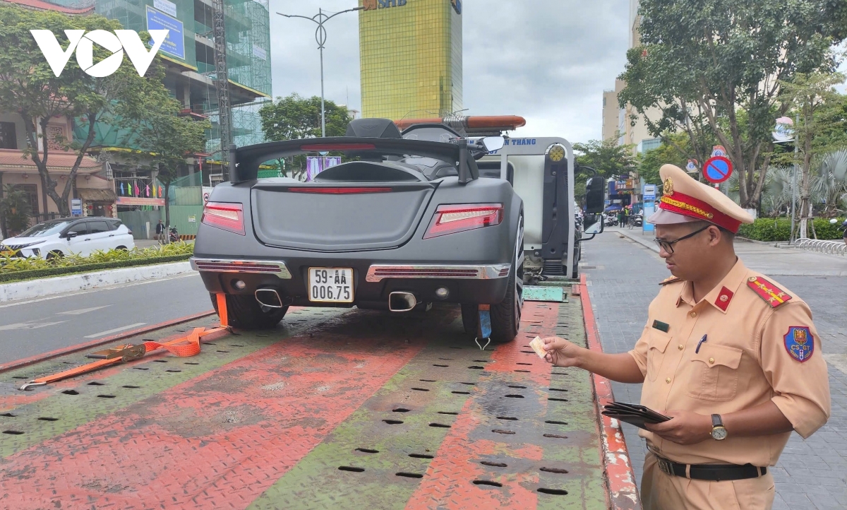 Dàn siêu xe vượt đèn đỏ vừa bị xử phạt 167 triệu đồng thuộc sở hữu của ai? - Ảnh 2