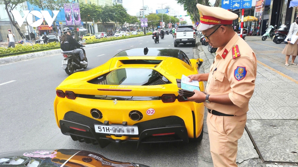 Dàn siêu xe vượt đèn đỏ vừa bị xử phạt 167 triệu đồng thuộc sở hữu của ai? - Ảnh 3