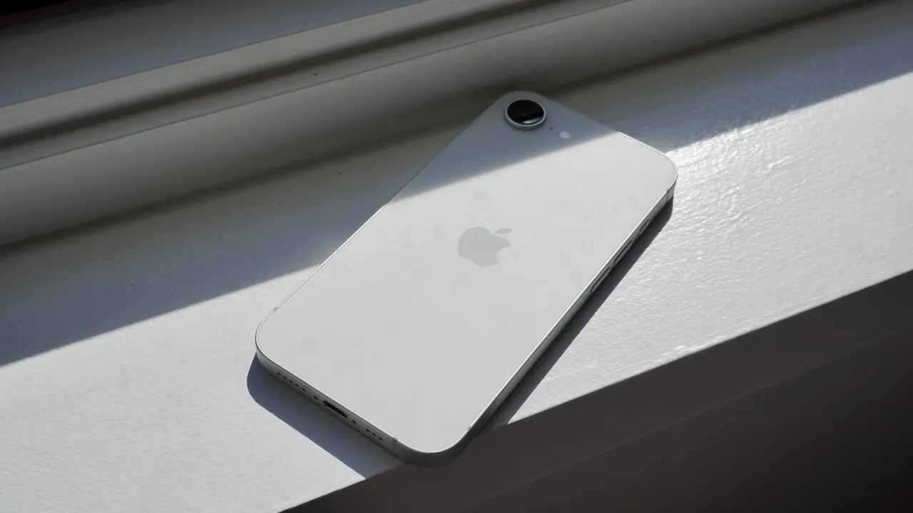 Chuyển từ iPhone 16 Pro sang dùng iPhone 16e trong vòng một tuần, tôi "vừa ấn tượng vừa ngạc nhiên" - Ảnh 3