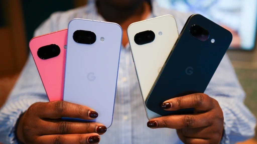 Lại thêm một chiếc điện thoại ra mắt khiến iPhone 16e có phần "xấu hổ": Rẻ hơn 5 triệu, tính năng hơn hẳn - Ảnh 1