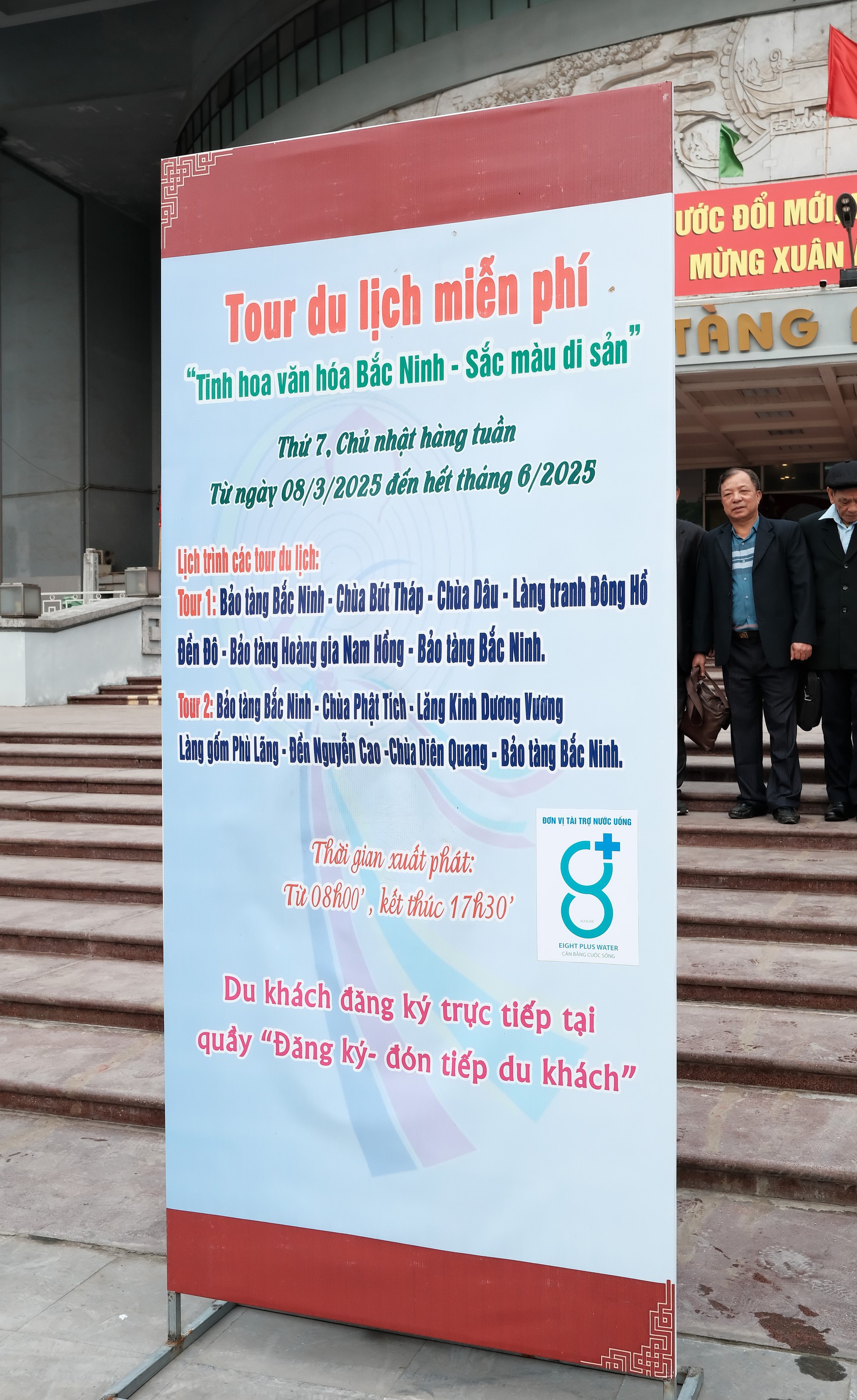 Khách xếp hàng từ 4 giờ sáng đi tour du lịch miễn phí ở Bắc Ninh, xe tăng gấp 3 lần vẫn hết sạch - Ảnh 7