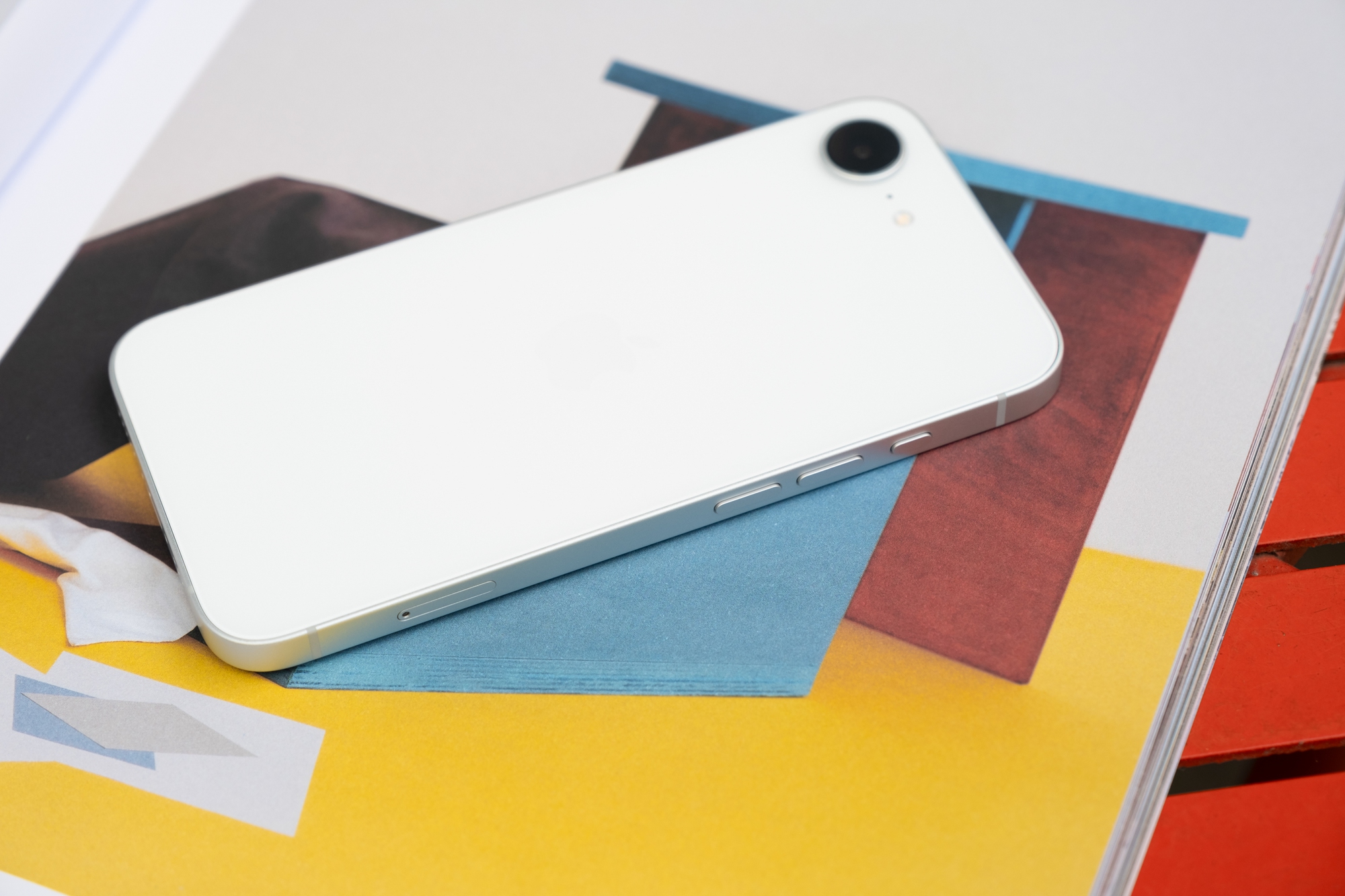 Dùng iPhone 16e chính hãng VN/A sau 3 ngày: Thiết kế đã thấy nhưng có một thứ chưa từng có! - Ảnh 5