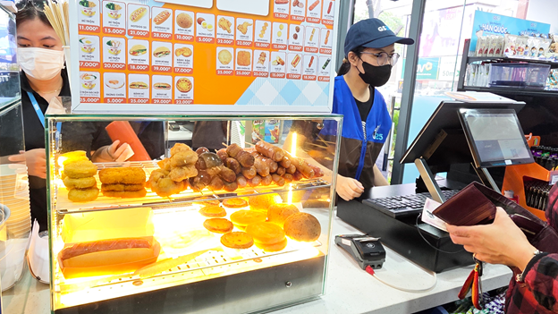 GS25 đổ bộ Hà Nội: Có gì hot tại chuỗi cửa hàng tiện lợi Hàn Quốc khiến genZ đội mưa đi trải nghiệm? - Ảnh 8