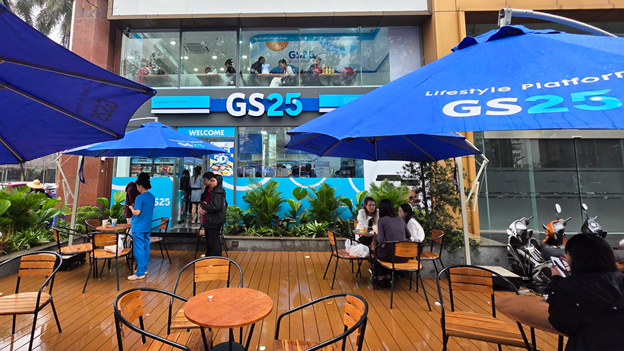 GS25 đổ bộ Hà Nội: Có gì hot tại chuỗi cửa hàng tiện lợi Hàn Quốc khiến genZ đội mưa đi trải nghiệm? - Ảnh 12