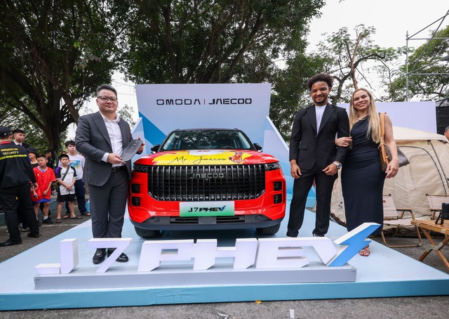 Tiền đạo Xuân Son chính thức nhận quà từ Chủ tịch Geleximco Vũ Văn Tiền: Mẫu xe giá 999 triệu, tiêu thụ chưa đến 1L/100 km tiết kiệm hơn Wave Alpha - Ảnh 2