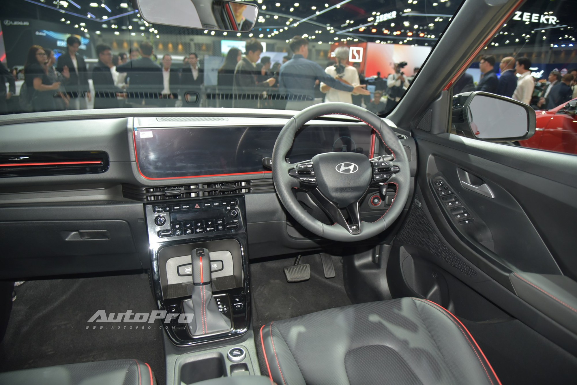 Xem thực tế Hyundai Creta 2025 sắp ra mắt Việt Nam: Góc cạnh hơn, có bản thể thao, màn hình kép xịn sò, cạnh tranh Seltos, Xforce - Ảnh 4