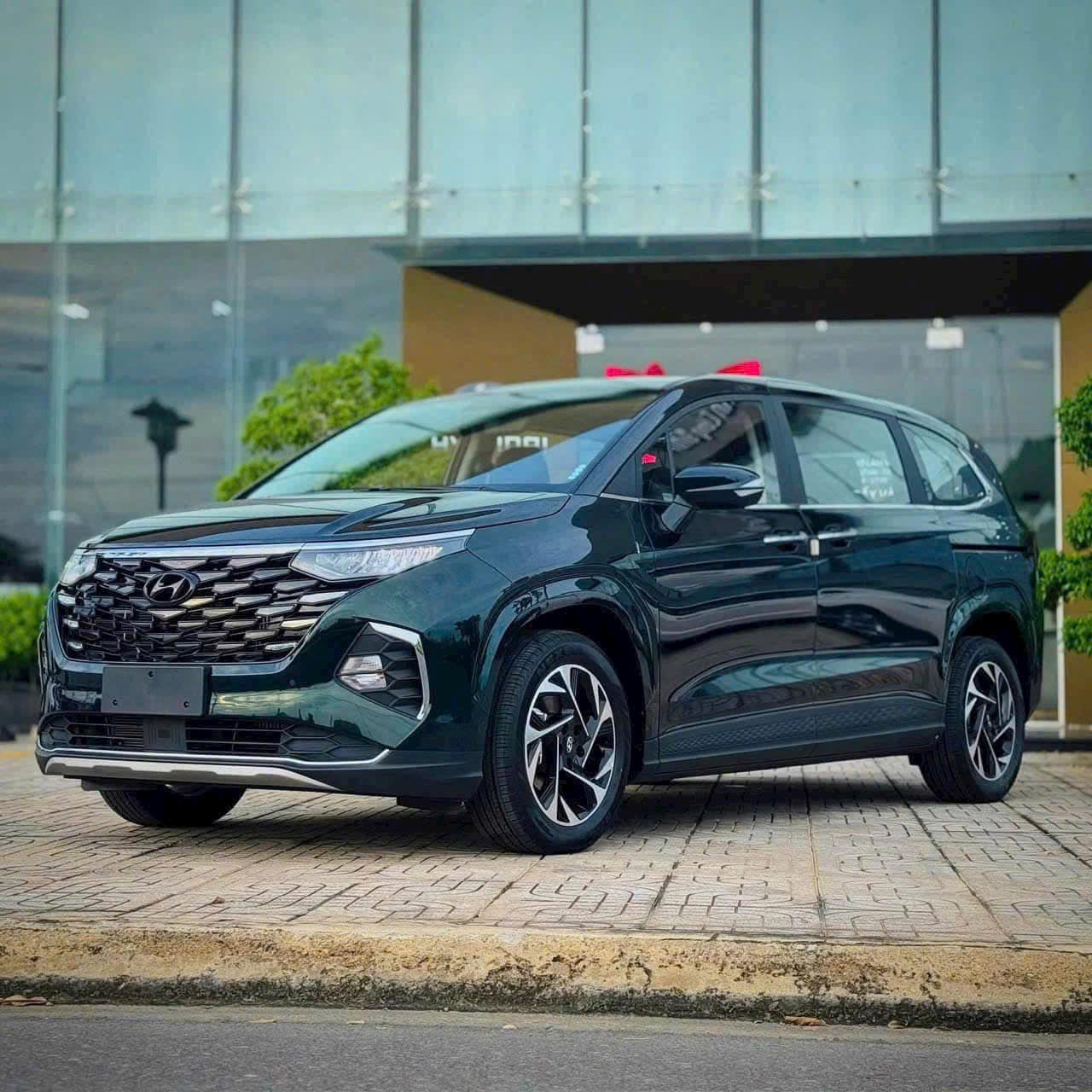 Hyundai Custin thêm bản mới trang bị như bản cao nhất, chỉ khác động cơ, giá thấp hơn 49 triệu - Ảnh 1