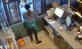 Cái giá ‘mặn chát’ của một chiếc nắp cốc không được đóng chặt: Starbucks phải bồi thường 50 triệu USD cho người giao hàng - Ảnh 1