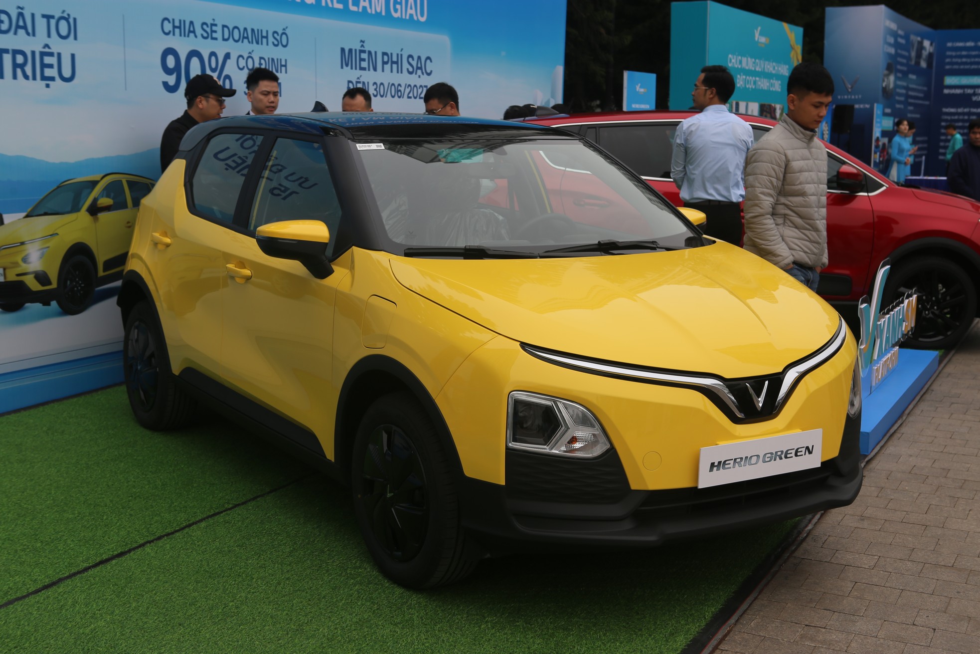 Cận cảnh 2 dòng xe điện VinFast Nerio Green và Herio Green - Ảnh 1