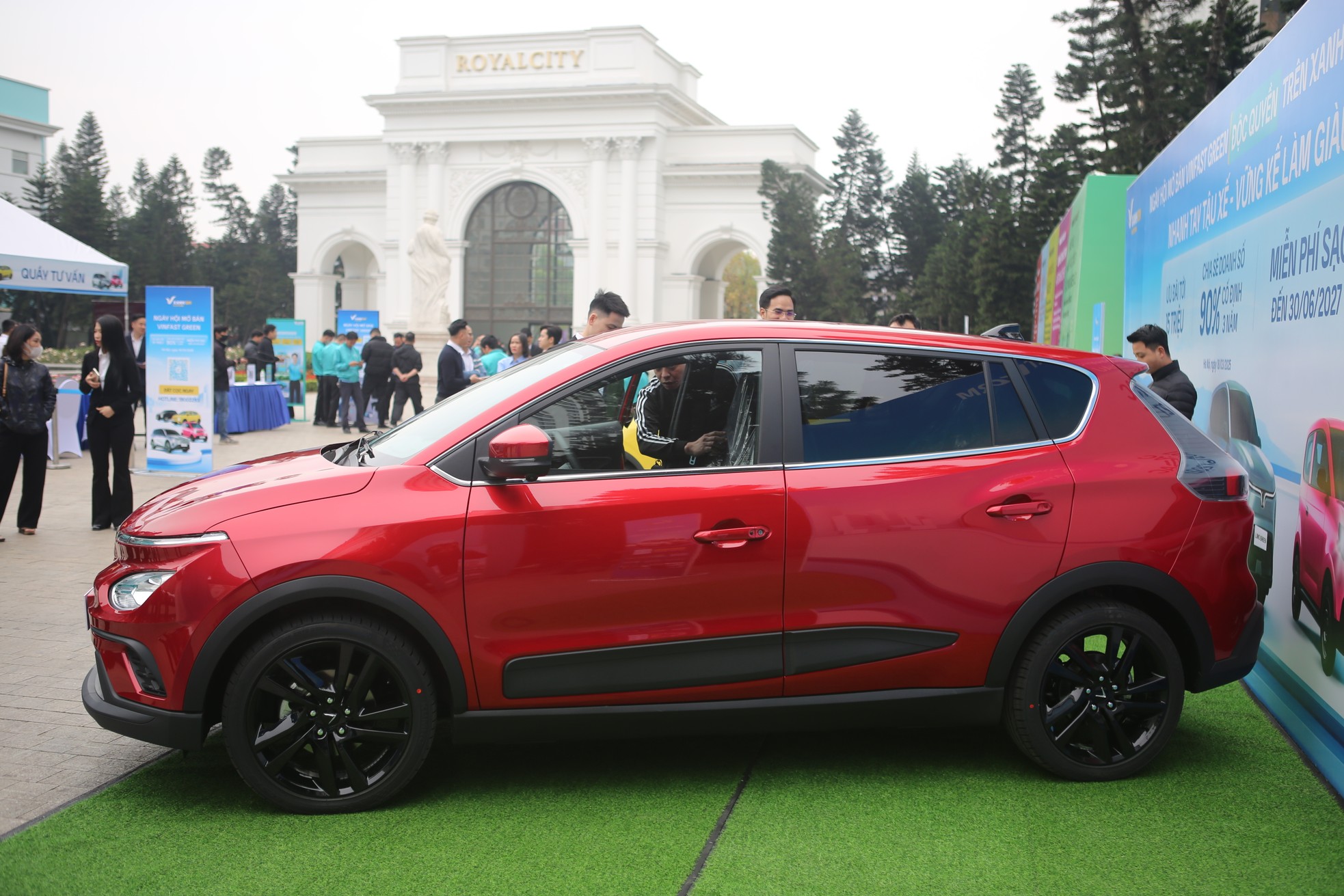 Cận cảnh 2 dòng xe điện VinFast Nerio Green và Herio Green - Ảnh 7