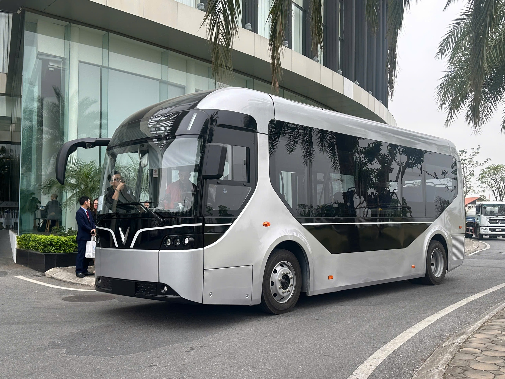 VinFast hé lộ thêm 2 mẫu xe điện sẽ ra mắt trong năm nay - Ảnh 1