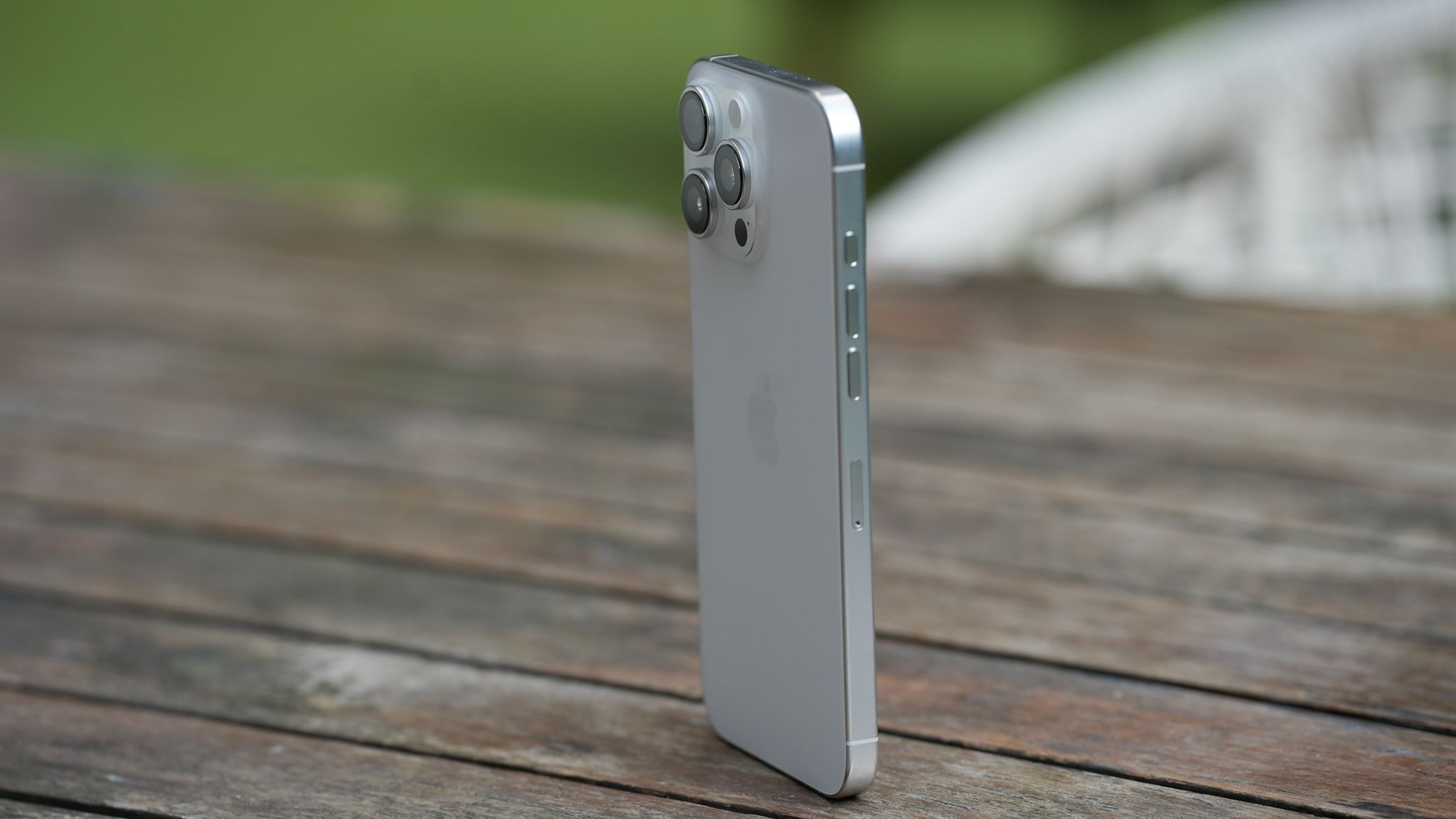 Top 5 smartphone đỉnh cấp đáng mua nhất tại Việt Nam đầu năm 2025 - Ảnh 1