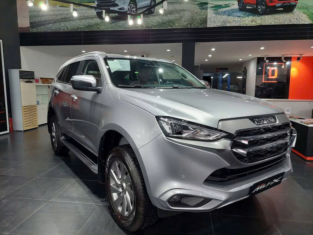 Xả kho, Isuzu mu-X giảm giá tới 270 triệu đồng tại đại lý, bản cao nay ngang CX-5, Tucson nằm phân khúc dưới - Ảnh 3