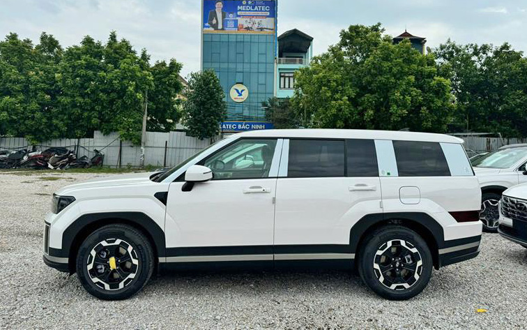 Hyundai Santa Fe 'xả kho' giảm kỷ lục 115 triệu tại đại lý: Bản tiêu chuẩn còn 970 triệu, rẻ hơn cả Everest, Kodiaq đời cũ - Ảnh 5