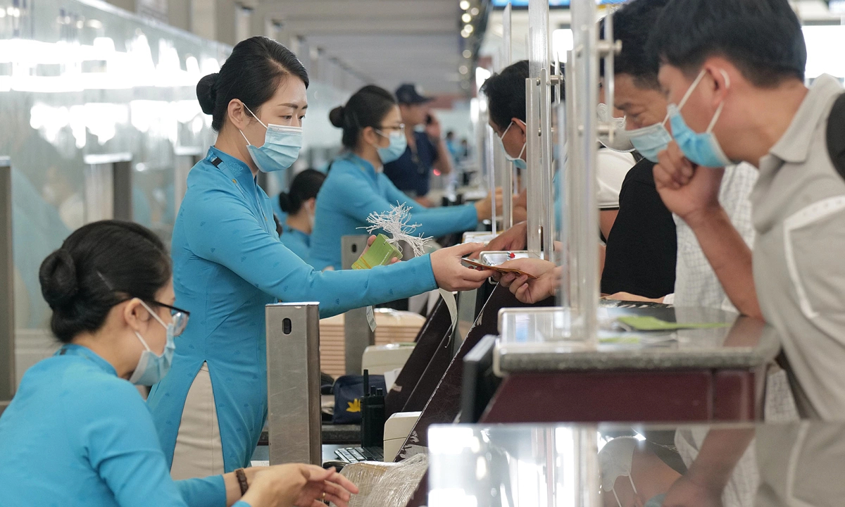 Làm thủ tục tại các sân bay sẽ không cần CCCD, người dân cần biết - Ảnh 1