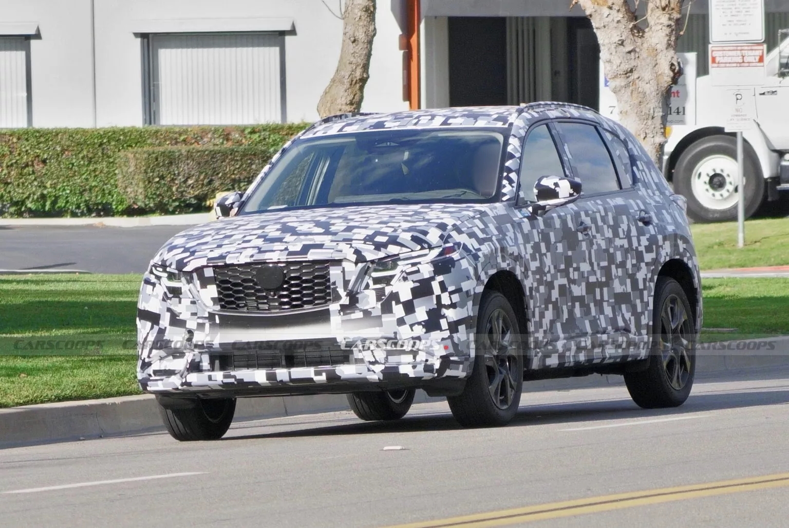 Mazda CX-5 thế hệ mới sẽ có phiên bản thuần điện, bản hybrid dự kiến ra mắt trước vào cuối năm nay, nội thất hứa hẹn 'lột xác' - Ảnh 4