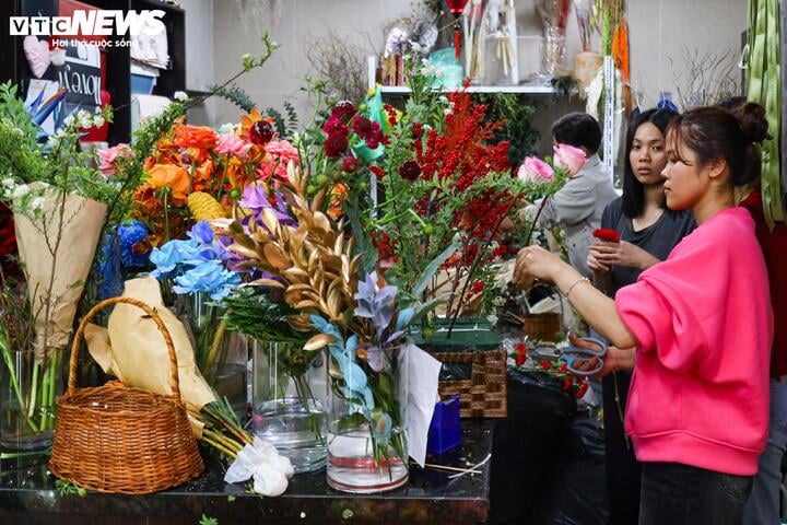 Khách hàng đổi 'gu', săn mua sen đá độc lạ dịp 8/3 - Ảnh 15