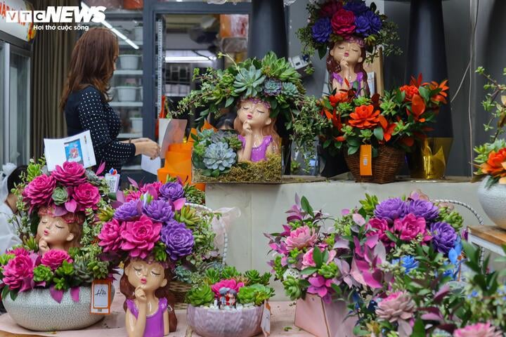 Khách hàng đổi 'gu', săn mua sen đá độc lạ dịp 8/3 - Ảnh 2