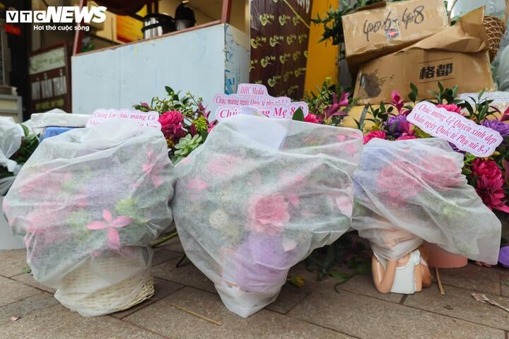 Khách hàng đổi 'gu', săn mua sen đá độc lạ dịp 8/3 - Ảnh 10