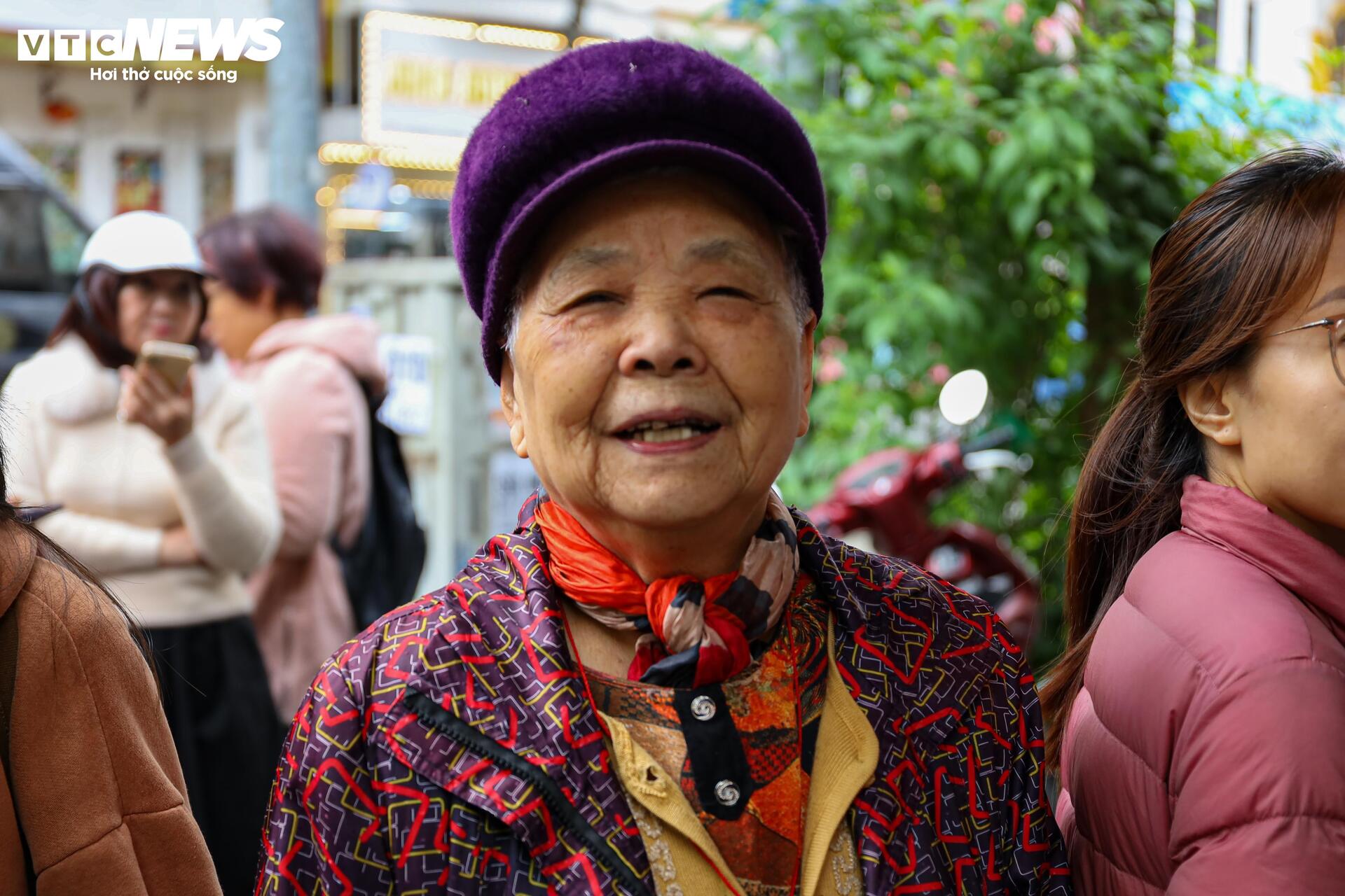 Xếp hàng mua bánh trôi, bánh chay ngày Tết Hàn thực - Ảnh 5