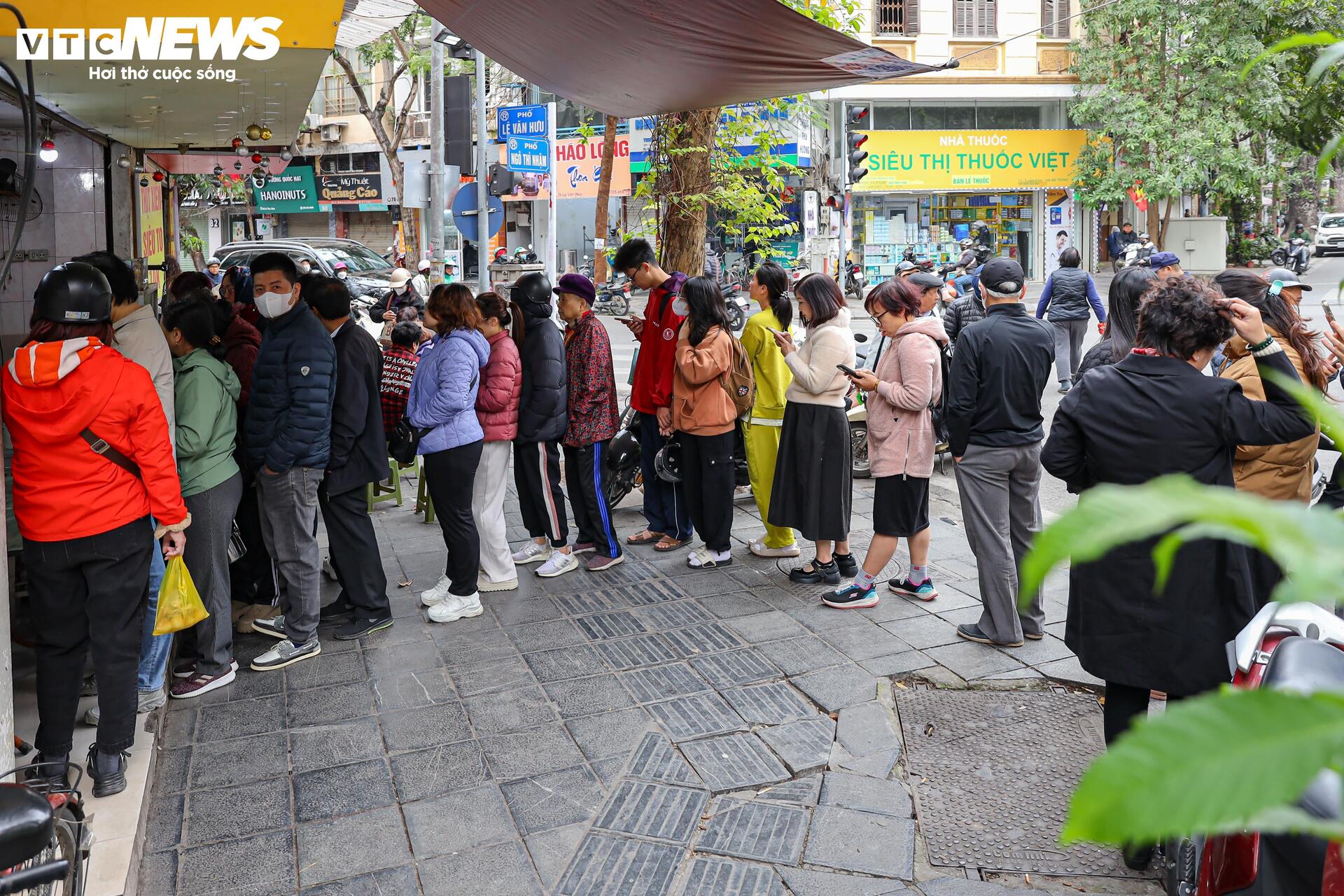 Xếp hàng mua bánh trôi, bánh chay ngày Tết Hàn thực - Ảnh 8