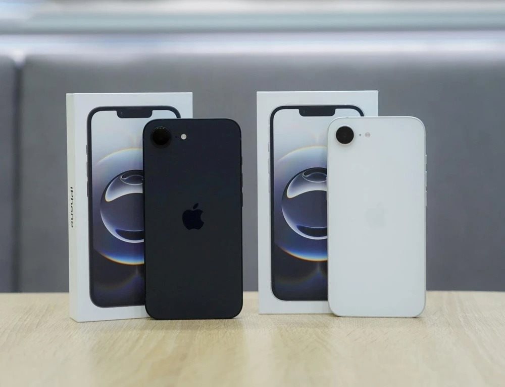 Bất ngờ: iPhone mới ra mắt của Apple vừa lên kệ đã phải giảm giá mạnh, các chuỗi chỉ lãi 200.000 - 300.000 đồng/máy - Ảnh 1