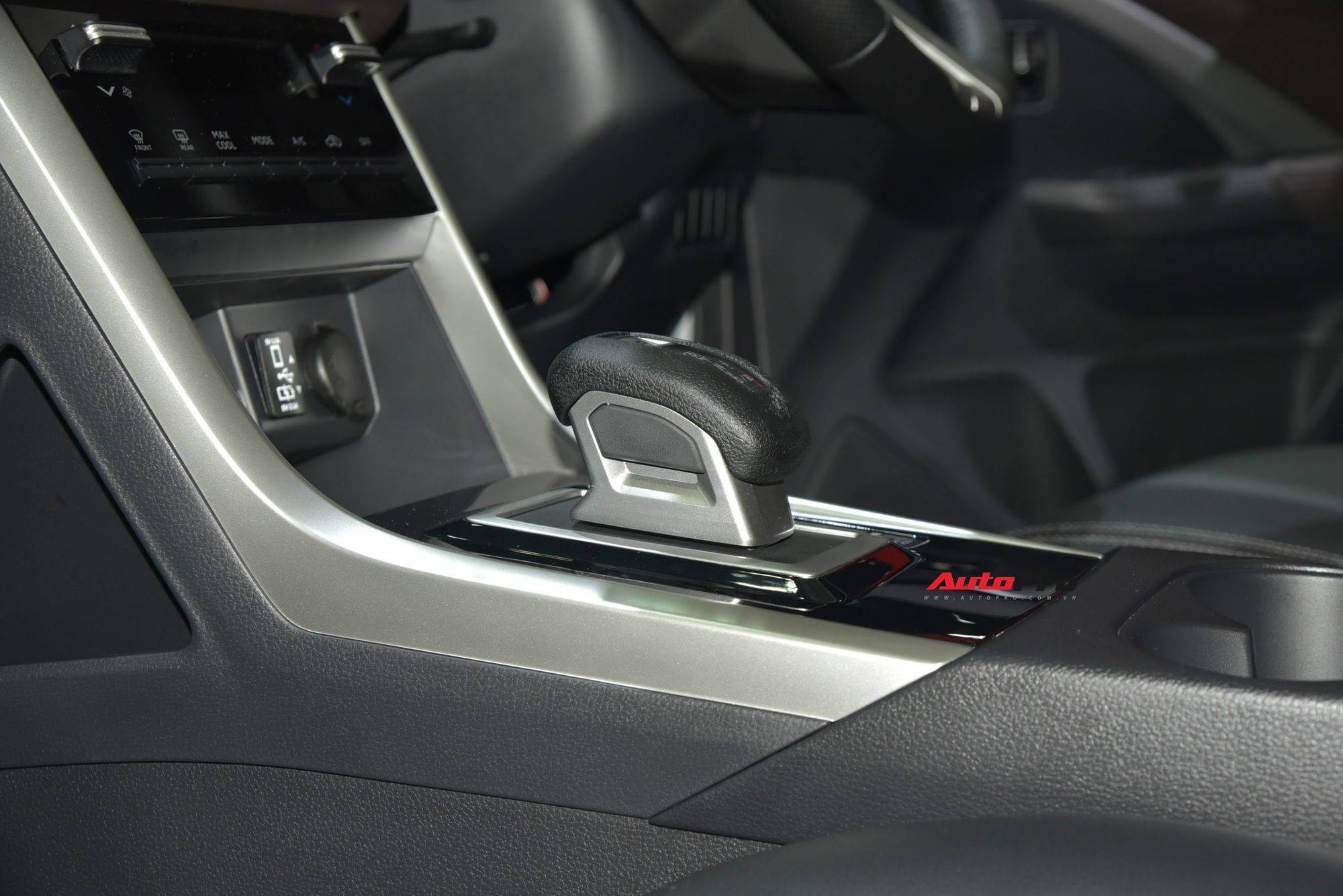 'Sờ tận tay' bộ đôi Mitsubishi Xpander và Xpander Cross HEV bản thể thao: Giá quy đổi 737 triệu đồng, thêm bodykit hầm hố, dễ thành hàng ‘hot’ nếu về Việt Nam - Ảnh 17