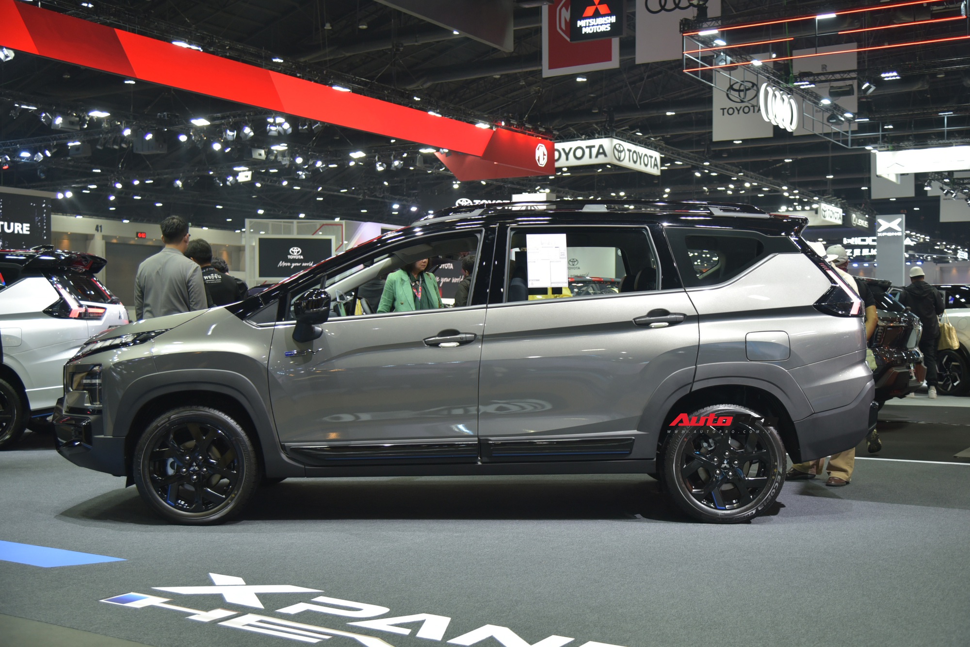 'Sờ tận tay' bộ đôi Mitsubishi Xpander và Xpander Cross HEV bản thể thao: Giá quy đổi 737 triệu đồng, thêm bodykit hầm hố, dễ thành hàng ‘hot’ nếu về Việt Nam - Ảnh 12