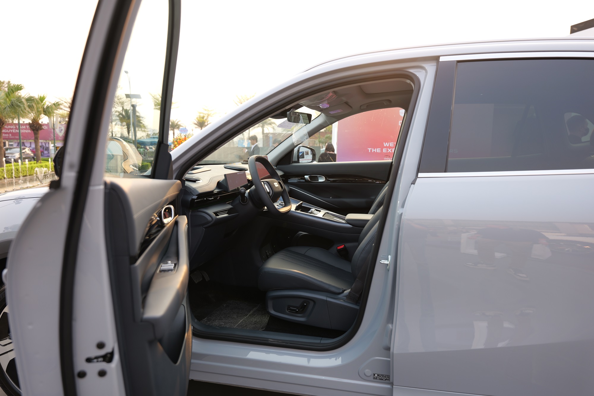 Cận cảnh tân binh xe điện Geely đến Việt Nam: Chạy 430km, đầy 80% pin chỉ 20 phút - Ảnh 7