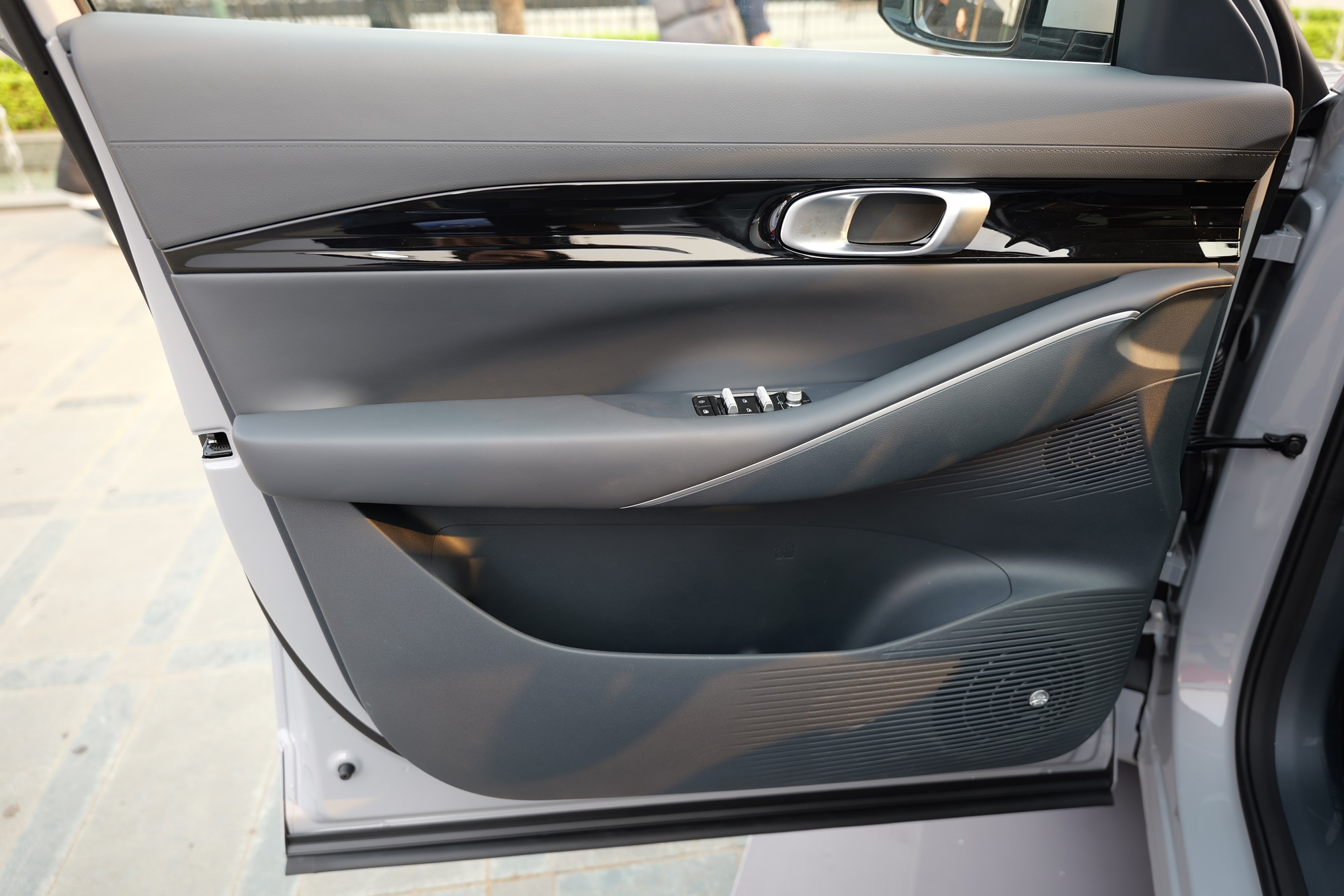 Cận cảnh tân binh xe điện Geely đến Việt Nam: Chạy 430km, đầy 80% pin chỉ 20 phút - Ảnh 10