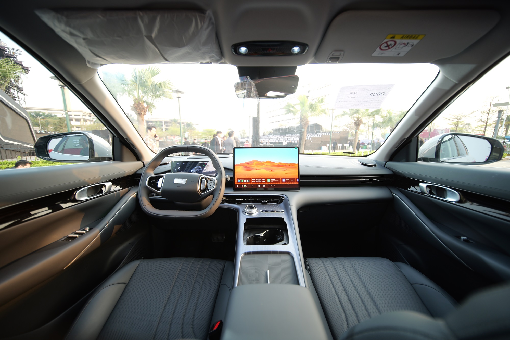 Cận cảnh tân binh xe điện Geely đến Việt Nam: Chạy 430km, đầy 80% pin chỉ 20 phút - Ảnh 9