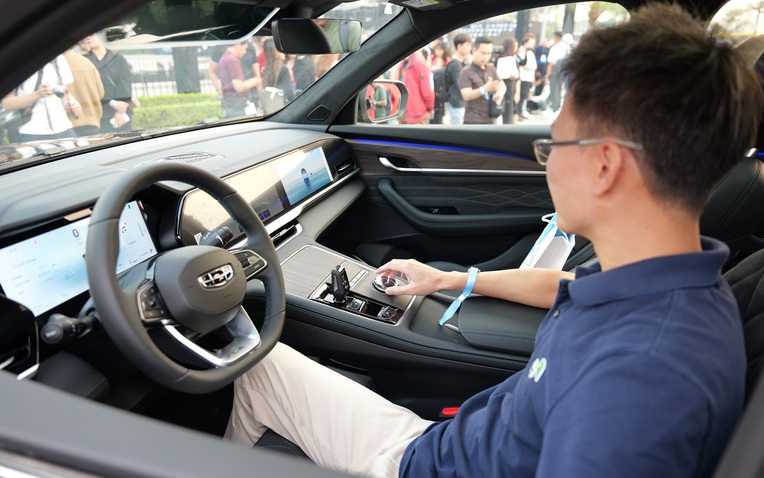 Ngắm xe gầm cao cỡ D đẹp phảng phất Volvo, Audi vừa đến Việt Nam, Santa Fe "dè chừng" - Ảnh 1