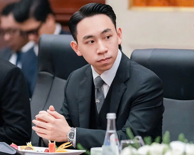 Doanh nhân Phạm Nhật Minh Hoàng đưa dịch vụ thuê và kinh doanh xe điện VinFast vào Đà Nẵng - Ảnh 1