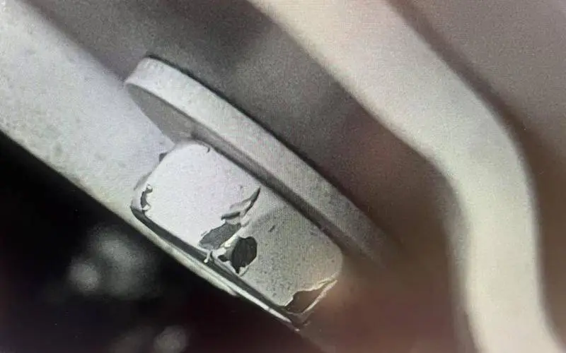 Bỏ hơn 5 tỷ mua Range Rover nhập khẩu nguyên chiếc, chủ xe 'sốc' khi phát hiện ô tô có dấu vết từng bị tháo lắp: Luật sư nói "anh có thể trả hàng" - Ảnh 1