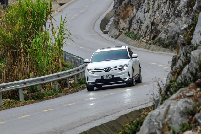 Sau công bố đổi tên, công ty cho thuê xe hàng đầu Việt Nam tung bảng giá mới giá “cực thơm” - Ảnh 2