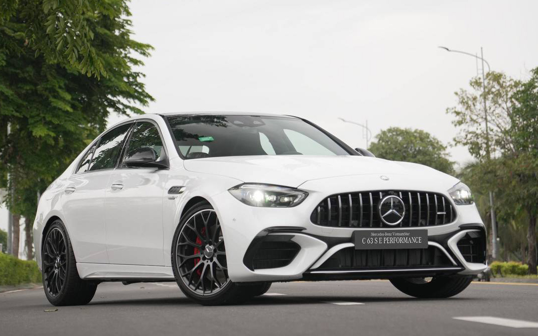 Nhiều thay đổi cho Mercedes-AMG C-Class tại Việt Nam: C 43 thêm option, C 63 giảm giá 170 triệu đồng tại đại lý - Ảnh 6