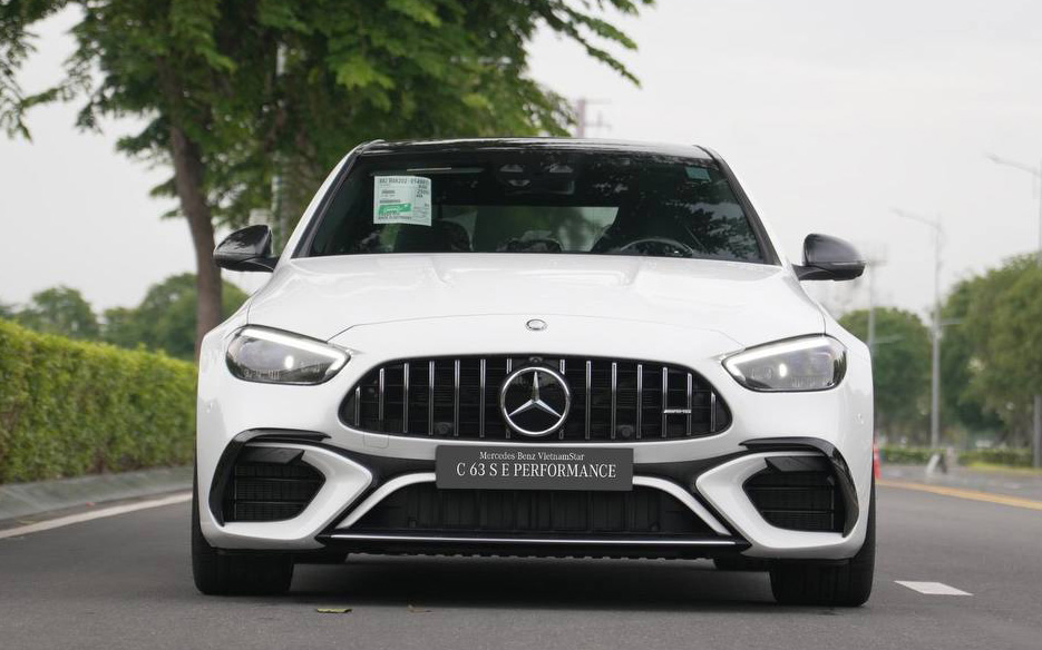 Nhiều thay đổi cho Mercedes-AMG C-Class tại Việt Nam: C 43 thêm option, C 63 giảm giá 170 triệu đồng tại đại lý - Ảnh 5