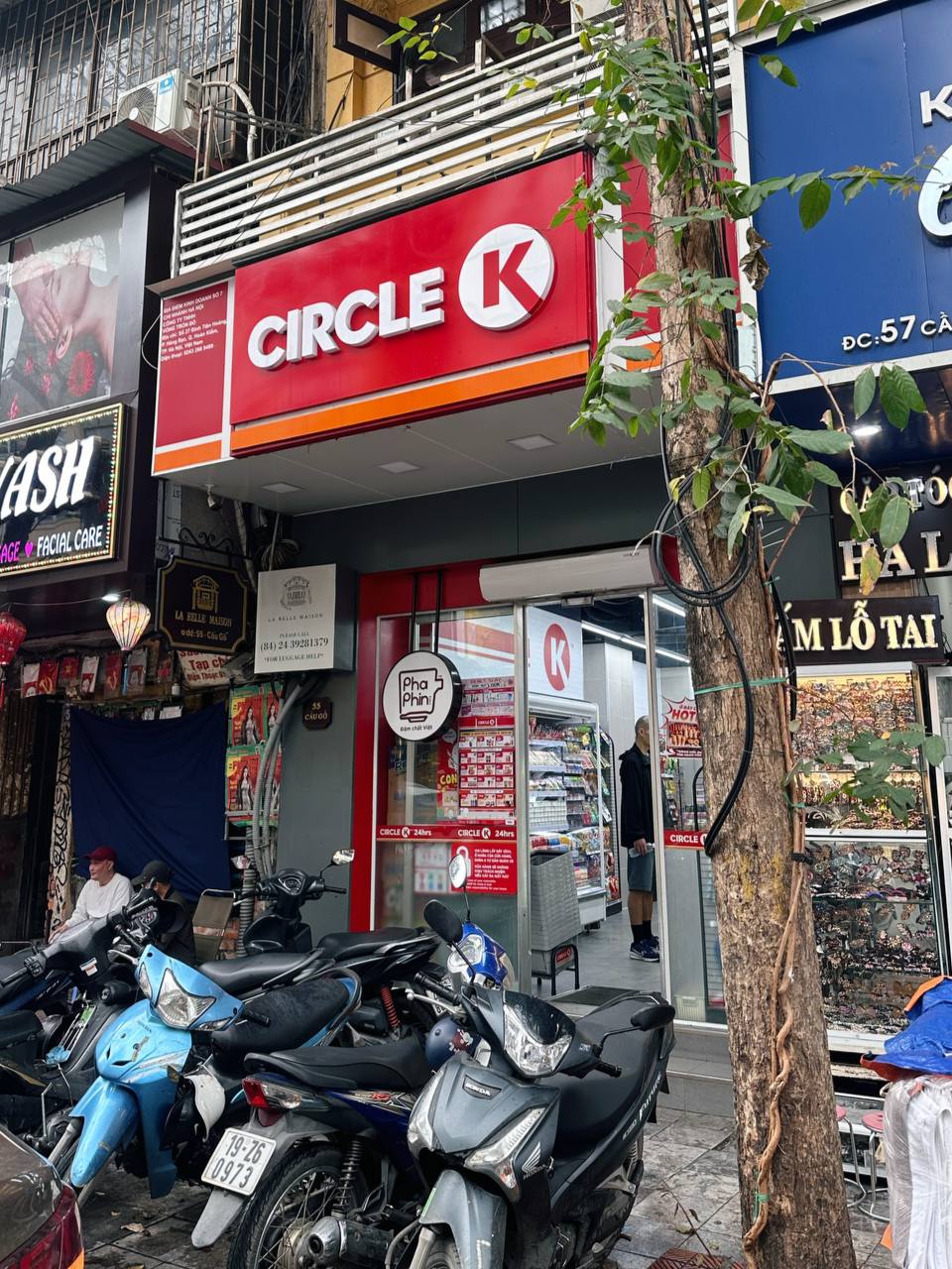 Chưa khai trương mà GS25 ở Hà Nội đã đông nghịt, netizen bất ngờ phát hiện 1 điều về vị trí các chi nhánh - Ảnh 9