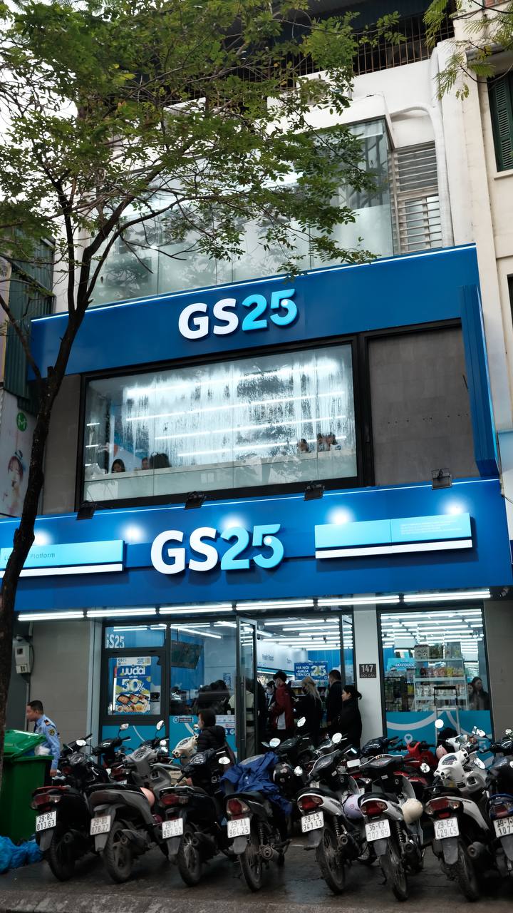 Chưa khai trương mà GS25 ở Hà Nội đã đông nghịt, netizen bất ngờ phát hiện 1 điều về vị trí các chi nhánh - Ảnh 11