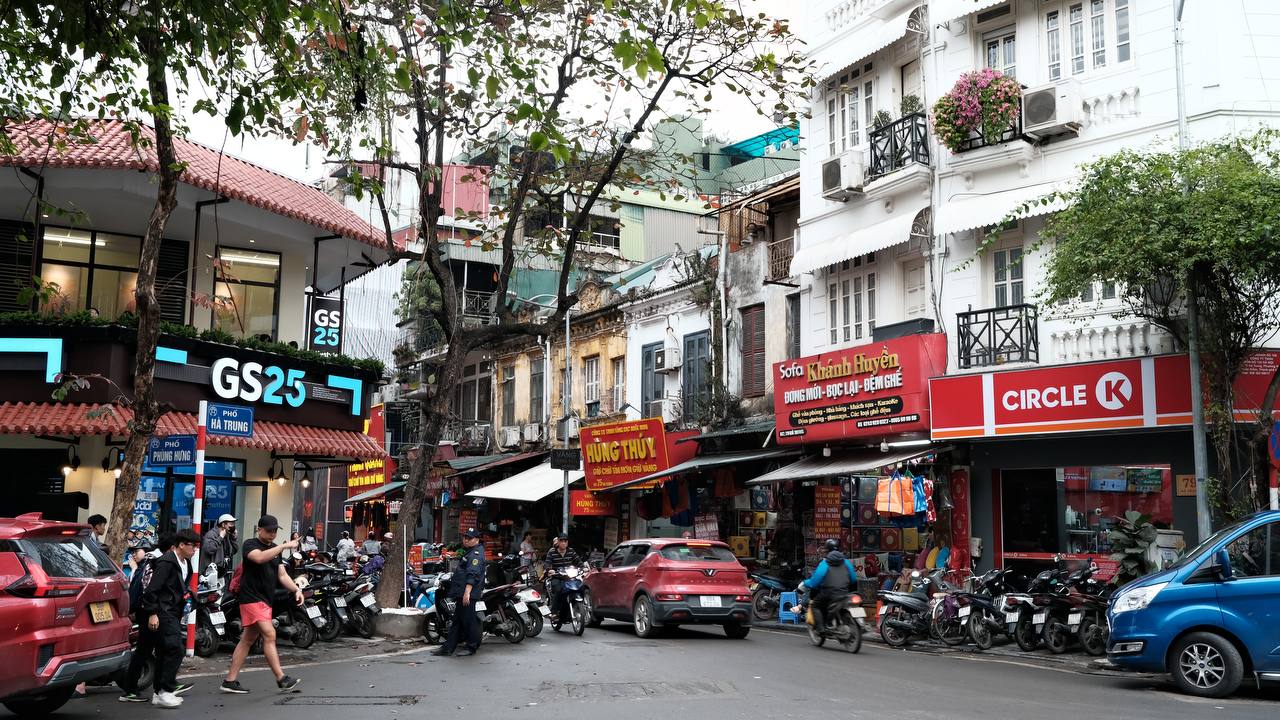 Chưa khai trương mà GS25 ở Hà Nội đã đông nghịt, netizen bất ngờ phát hiện 1 điều về vị trí các chi nhánh - Ảnh 8