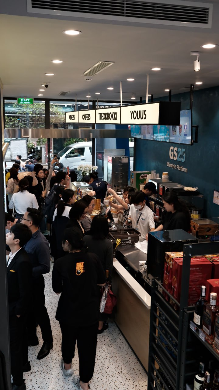 Chưa khai trương mà GS25 ở Hà Nội đã đông nghịt, netizen bất ngờ phát hiện 1 điều về vị trí các chi nhánh - Ảnh 2