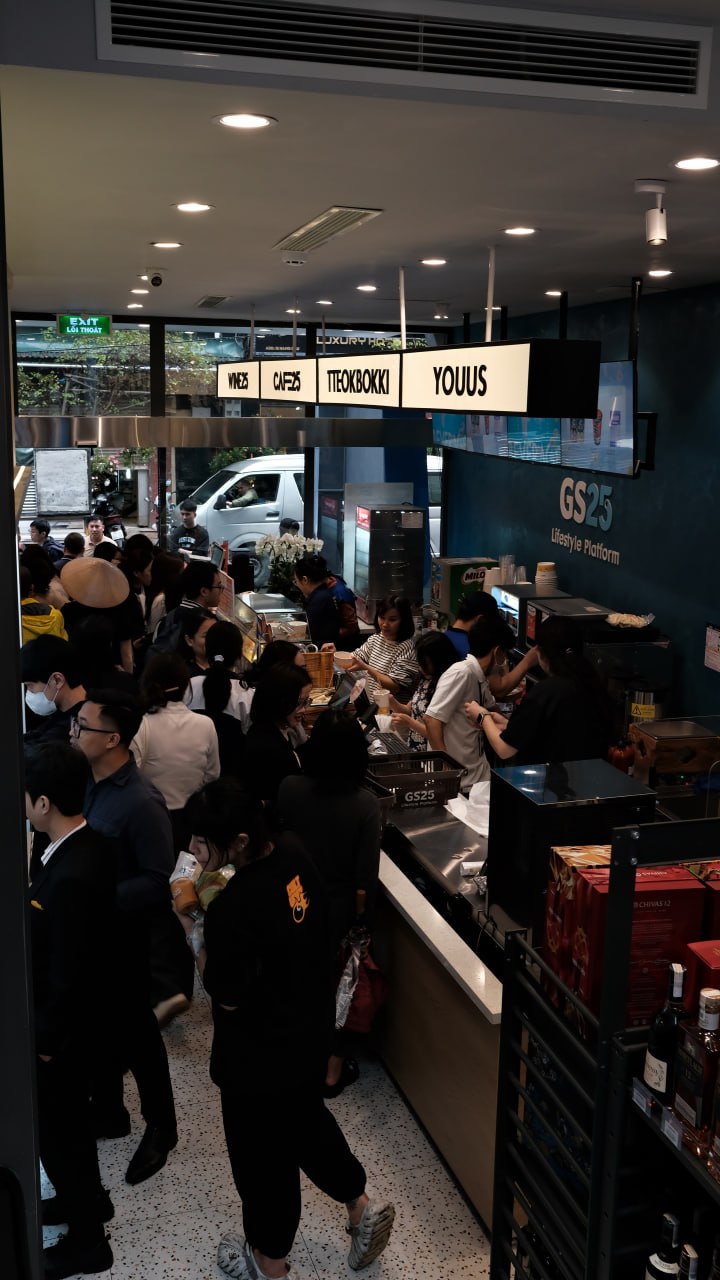 Chưa khai trương mà GS25 ở Hà Nội đã đông nghịt, netizen bất ngờ phát hiện 1 điều về vị trí các chi nhánh - Ảnh 3