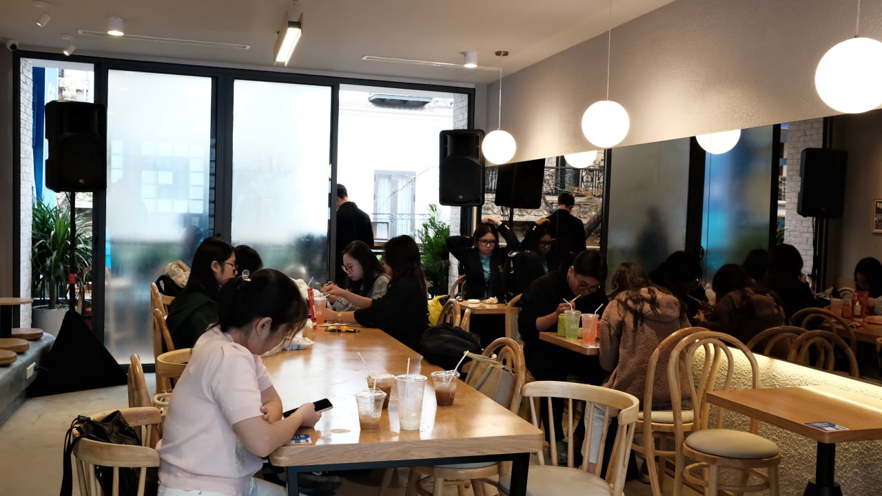 Chưa khai trương mà GS25 ở Hà Nội đã đông nghịt, netizen bất ngờ phát hiện 1 điều về vị trí các chi nhánh - Ảnh 7