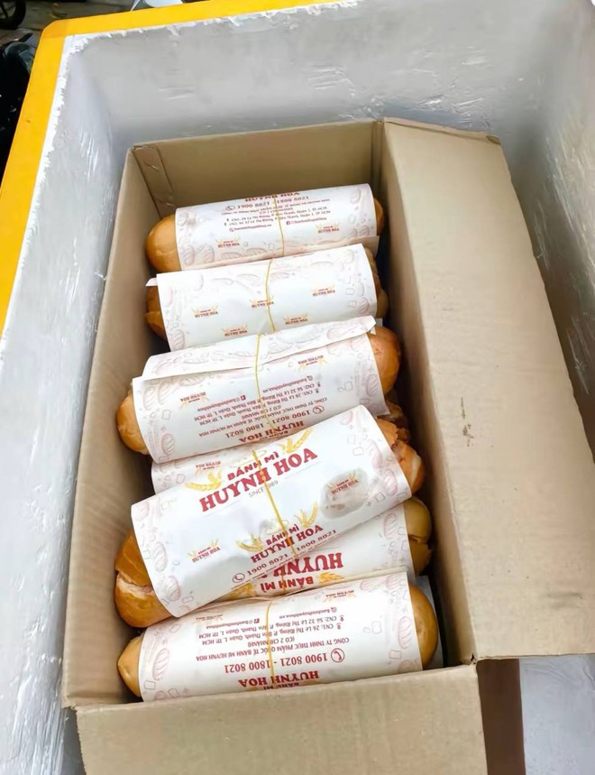 Tiệm bánh nức tiếng Sài Gòn trét bánh mì như trét vữa, dân tình xem mà “chảy nước miếng” - Ảnh 14