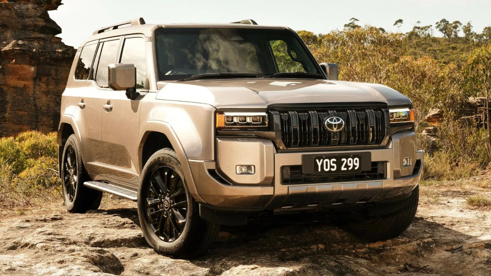 Toyota Prado tại nước này bán chạy gấp đôi Everest, khách mua phải xếp hàng chờ tới 6 tháng - Ảnh 1