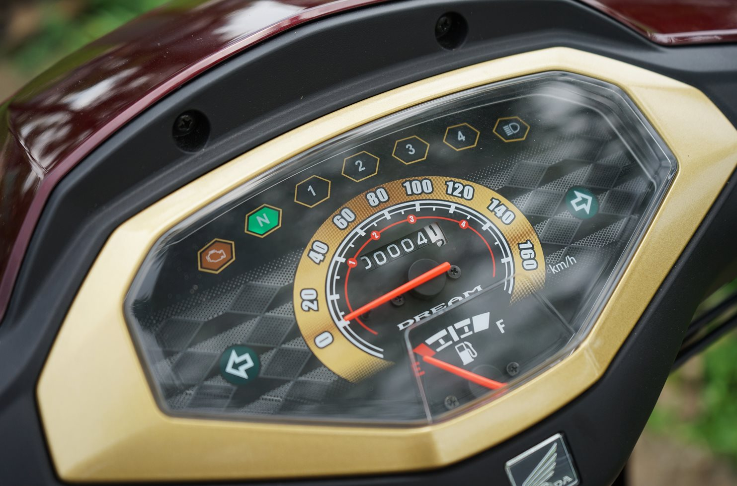 Honda Dream về đại lý Việt với số khung lộc phát cực độc: Chạy 50km/lít xăng, ánh vàng sang trọng, công nghệ hoài cổ - Ảnh 5