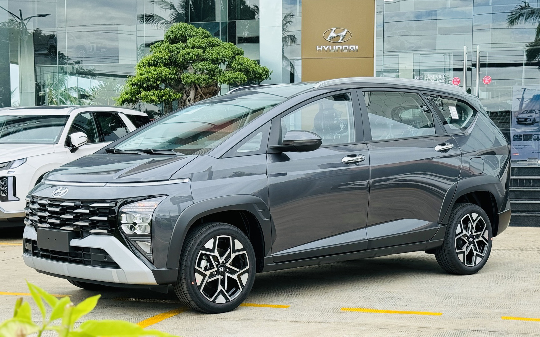 MPV đua giảm giá tại Việt Nam: Stargazer rẻ nhất còn hơn 440 triệu, BR-V đỡ 70 triệu giá lăn bánh cạnh tranh Xpander - Ảnh 1